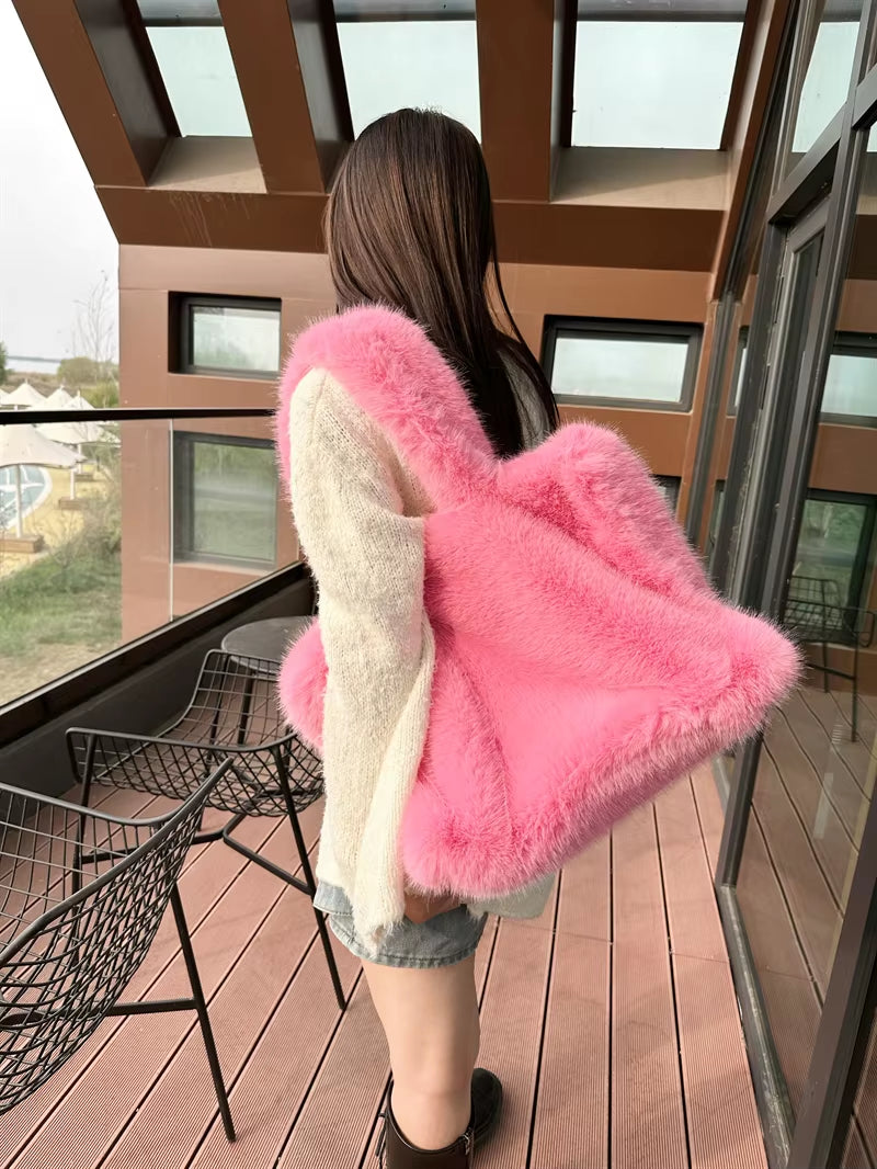 Designer Fluffy Plush Shoulder Bag Warm Faux Mongolian Fur Handbags for Women Brands Large Hobo Shopper Heart Shaped Purses